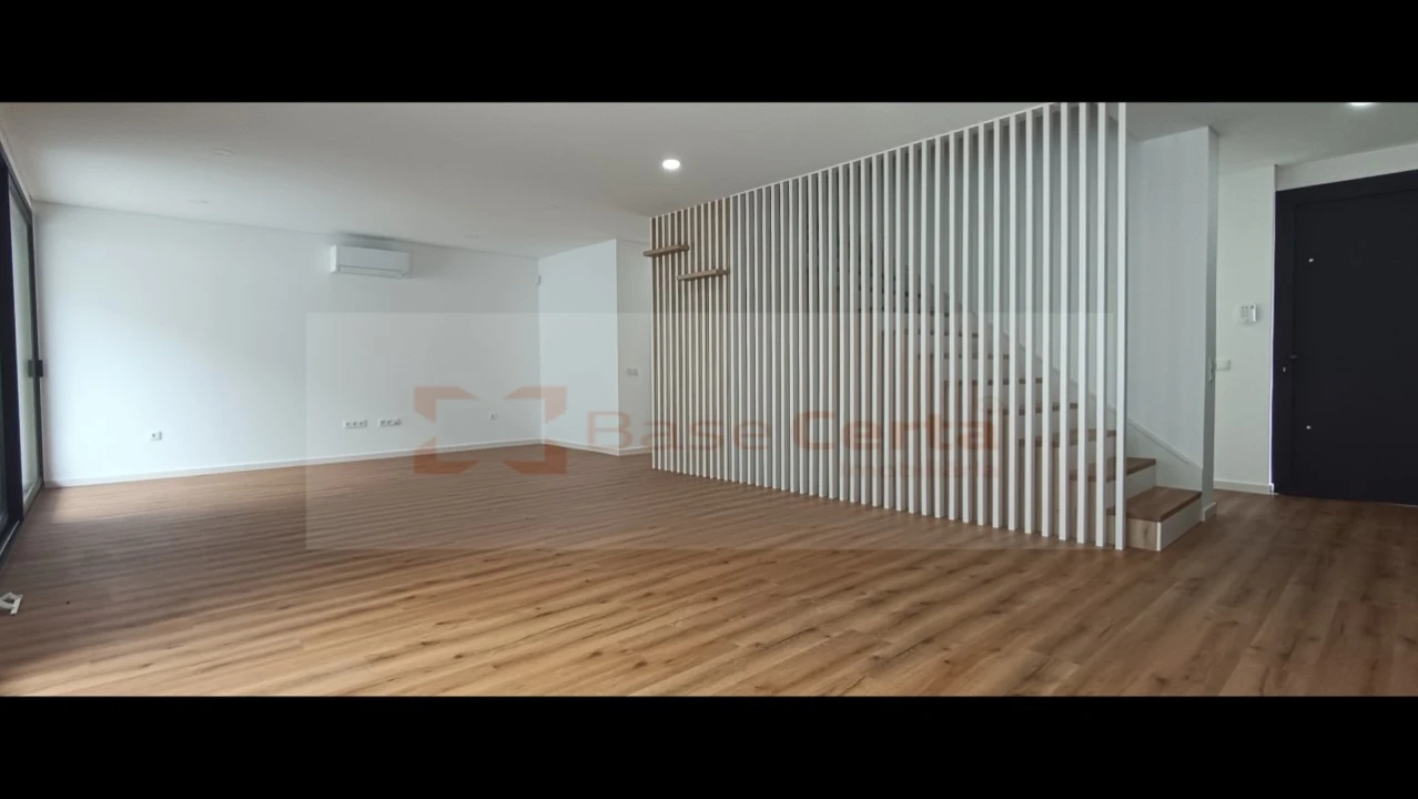 Moradia T5 para Venda em Santa Iria de Azoia, São João da Talha e Bobadela Foto 41