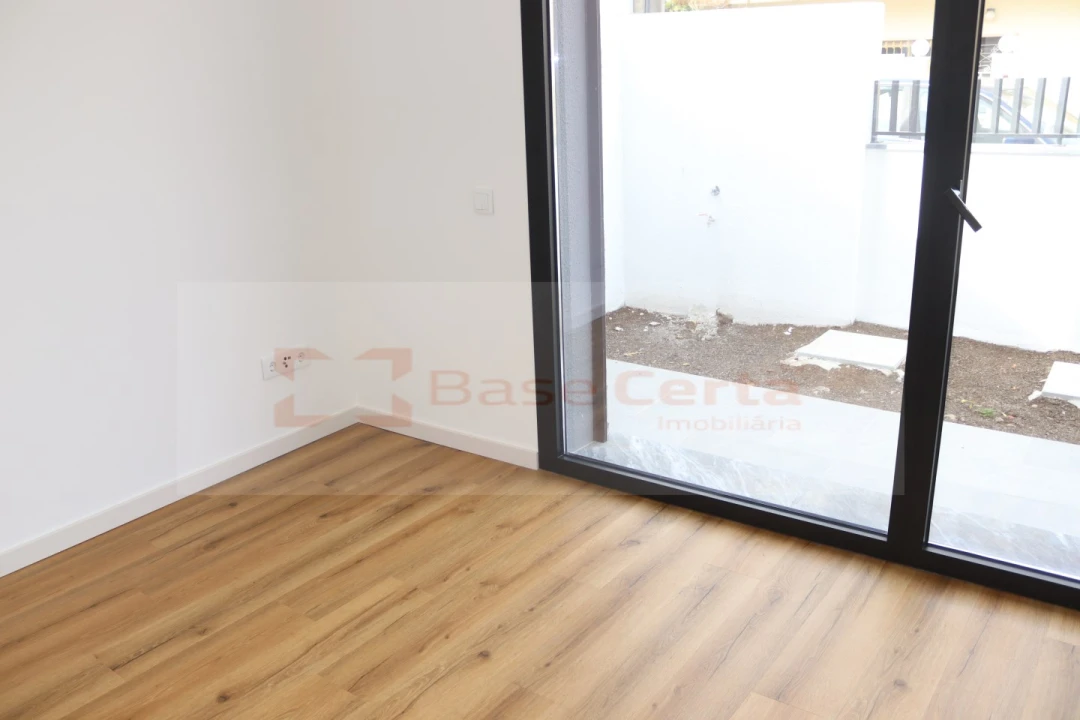 Moradia T5 para Venda em Santa Iria de Azoia, São João da Talha e Bobadela Foto 43