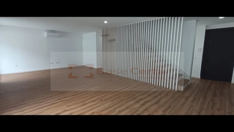 Moradia T5 para Venda em Santa Iria de Azoia, São João da Talha e Bobadela