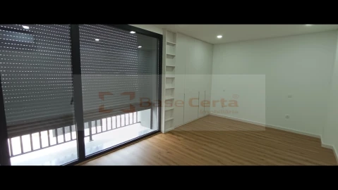 Moradia T5 para Venda em Santa Iria de Azoia, São João da Talha e Bobadela