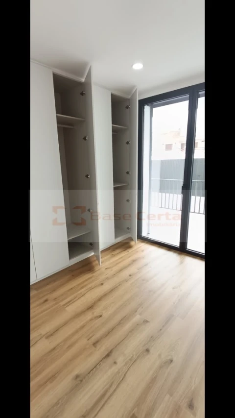 Moradia T5 para Venda em Santa Iria de Azoia, São João da Talha e Bobadela