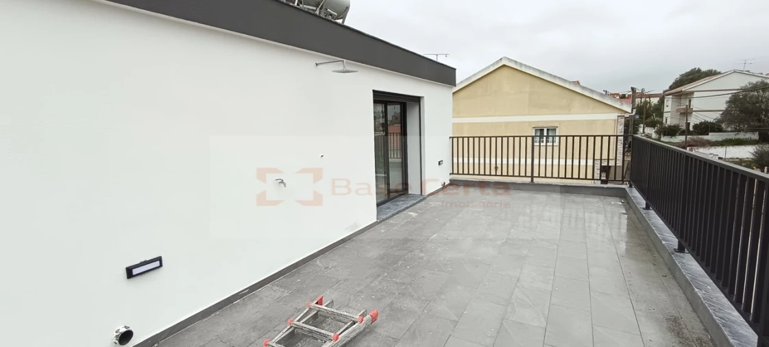 Moradia T5 para Venda em Santa Iria de Azoia, São João da Talha e Bobadela Foto 22