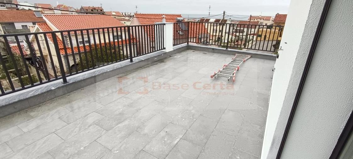 Moradia T5 para Venda em Santa Iria de Azoia, São João da Talha e Bobadela Foto 35