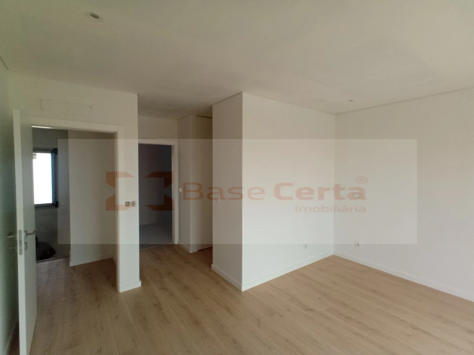 Moradia T4 para Venda em Santa Iria de Azoia, São João da Talha e Bobadela Foto 32