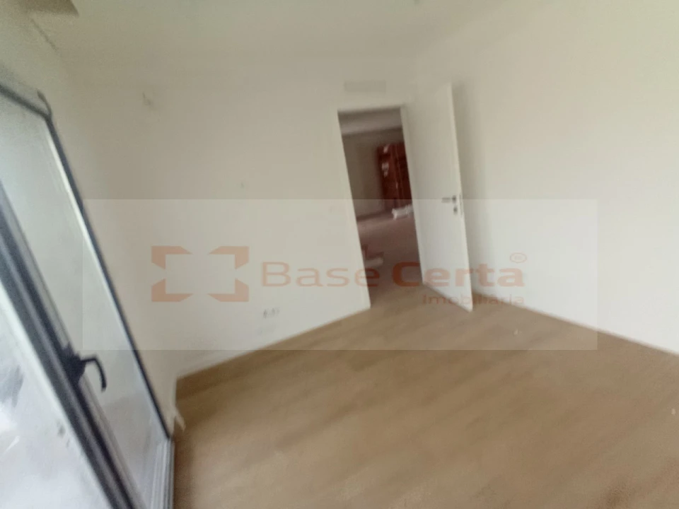 Moradia T4 para Venda em Santa Iria de Azoia, São João da Talha e Bobadela Foto 34