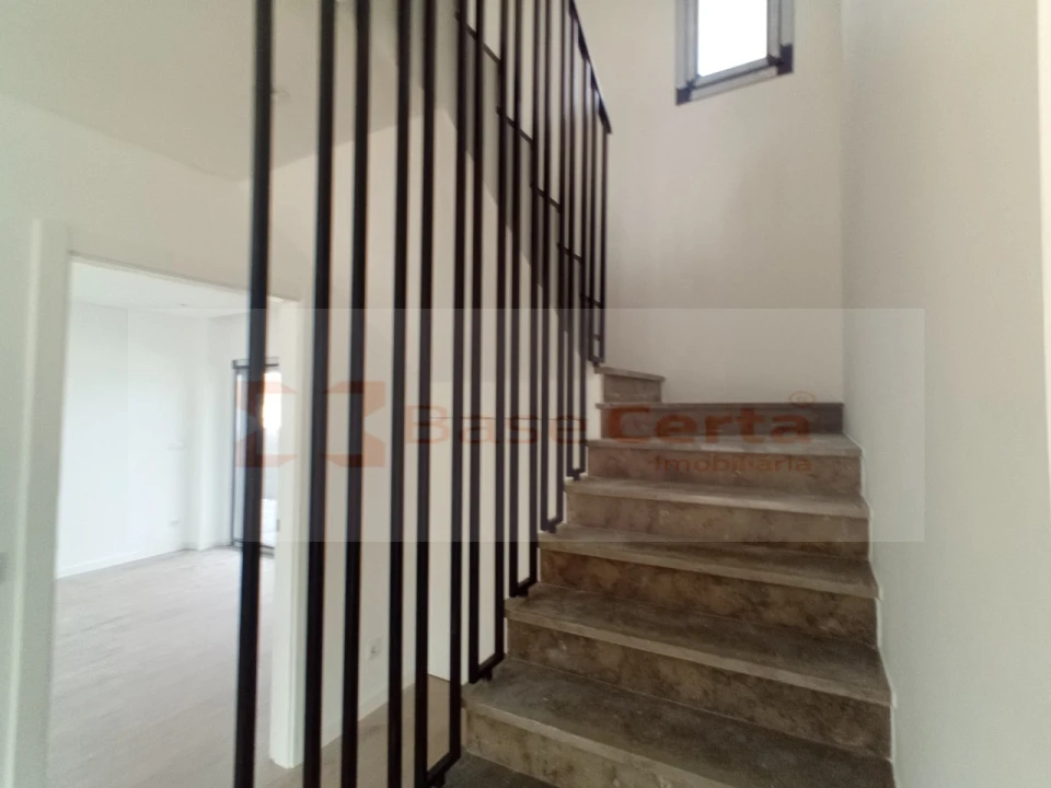 Moradia T4 para Venda em Santa Iria de Azoia, São João da Talha e Bobadela Foto 45