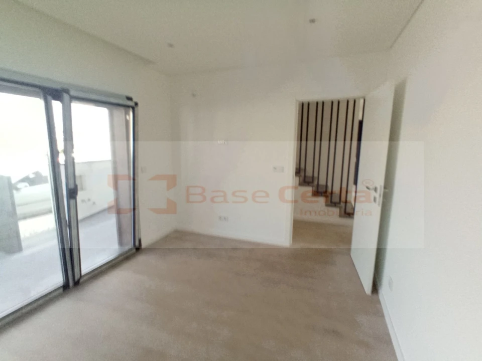 Moradia T4 para Venda em Santa Iria de Azoia, São João da Talha e Bobadela Foto 46