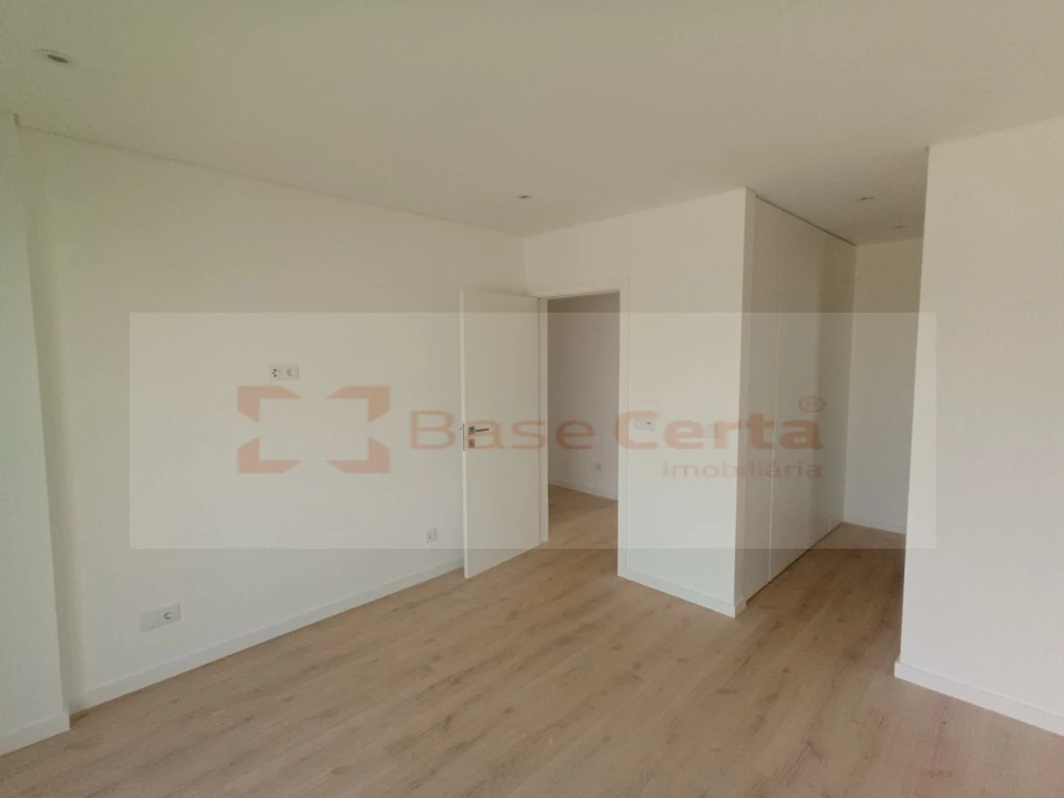 Moradia T4 para Venda em Santa Iria de Azoia, São João da Talha e Bobadela Foto 49