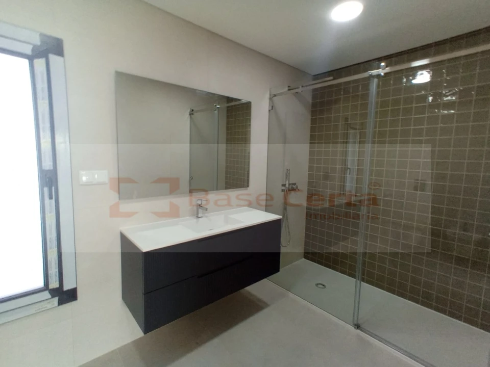 Moradia T4 para Venda em Santa Iria de Azoia, São João da Talha e Bobadela Foto 63