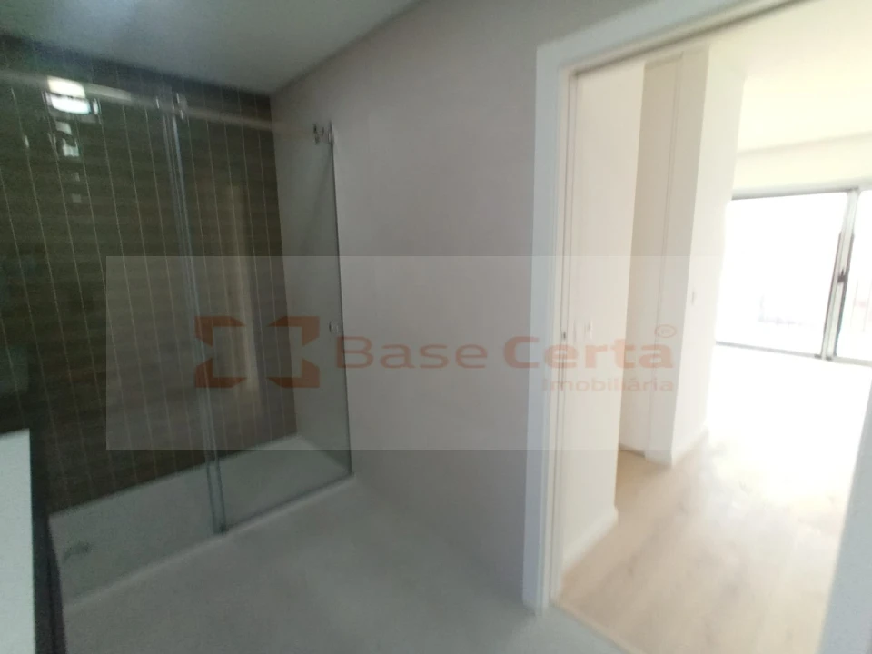 Moradia T4 para Venda em Santa Iria de Azoia, São João da Talha e Bobadela Foto 64