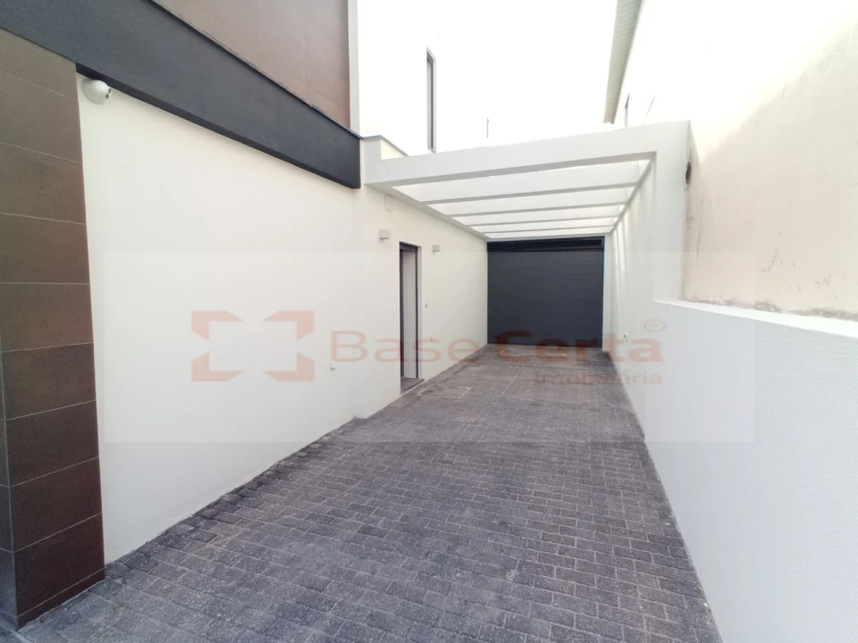 Moradia T4 para Venda em Santa Iria de Azoia, São João da Talha e Bobadela Foto 72