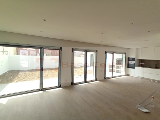 Moradia T4 para Venda em Santa Iria de Azoia, São João da Talha e Bobadela Foto 4