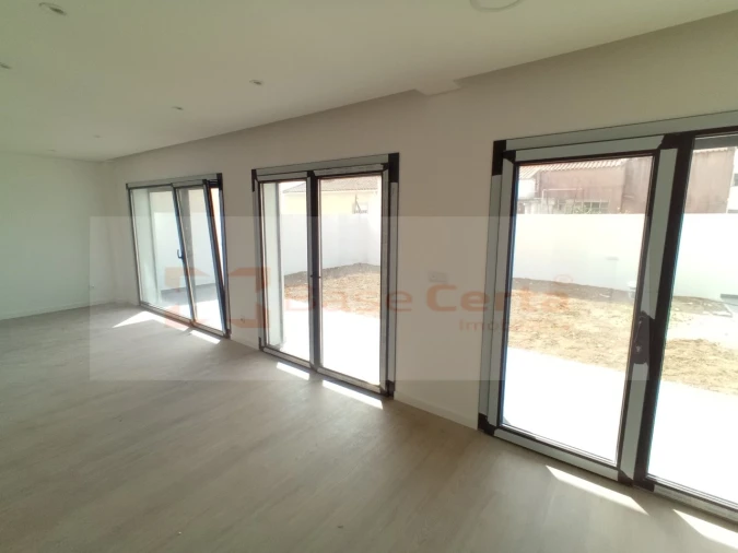 Moradia T4 para Venda em Santa Iria de Azoia, São João da Talha e Bobadela Foto 11