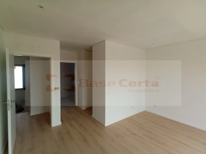 Moradia T4 para Venda em Santa Iria de Azoia, São João da Talha e Bobadela Foto 32