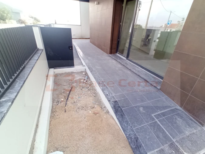 Moradia T4 para Venda em Santa Iria de Azoia, São João da Talha e Bobadela Foto 73