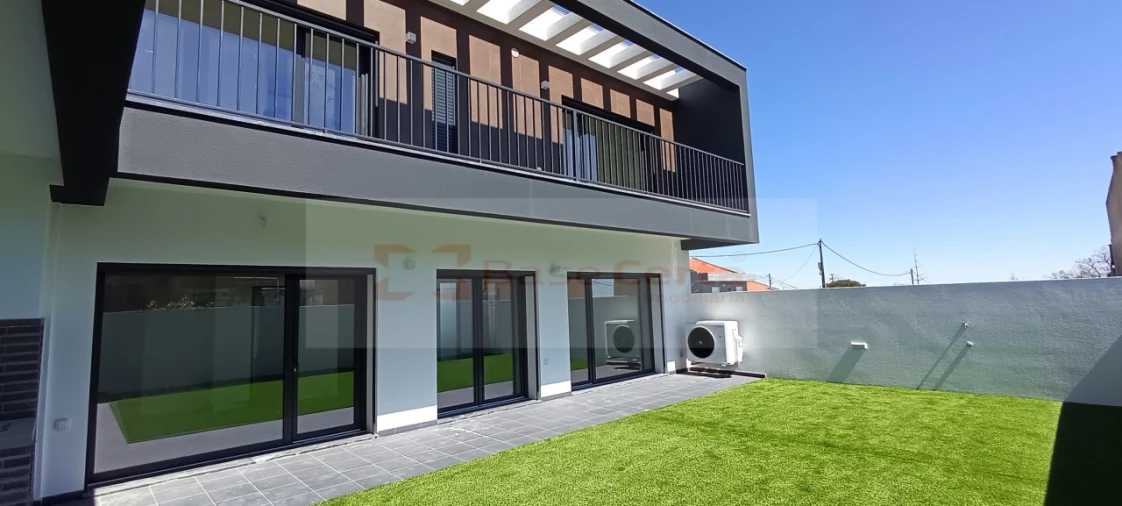 Moradia T4 para Venda em Santa Iria de Azoia, São João da Talha e Bobadela