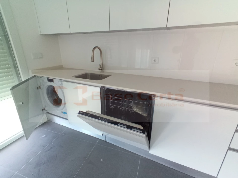 Apartamento T1 para Venda em Corroios Foto 2