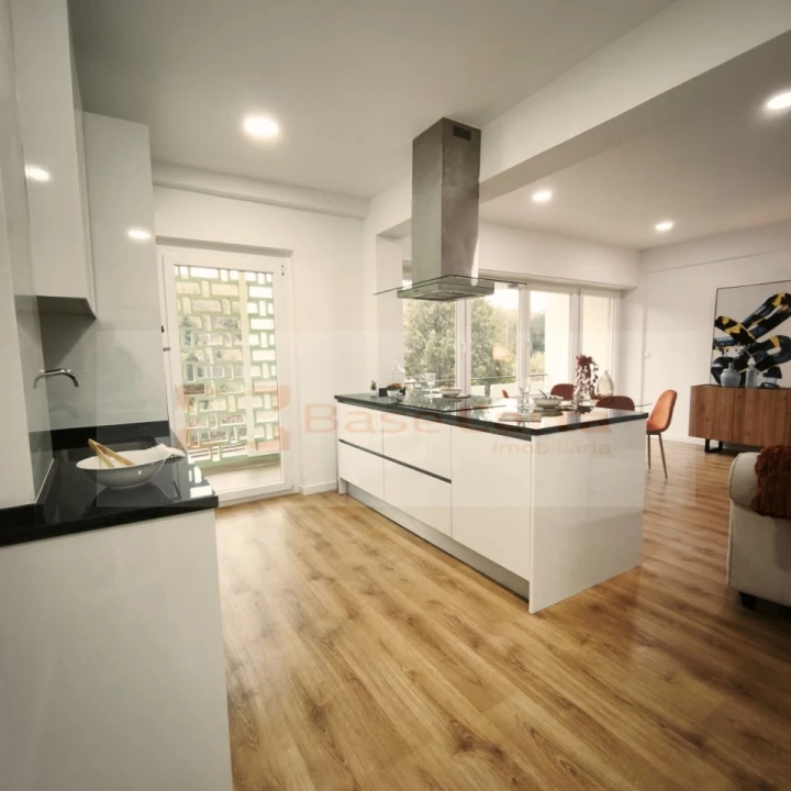 Apartamento T3 para Venda em Benfica Foto 3