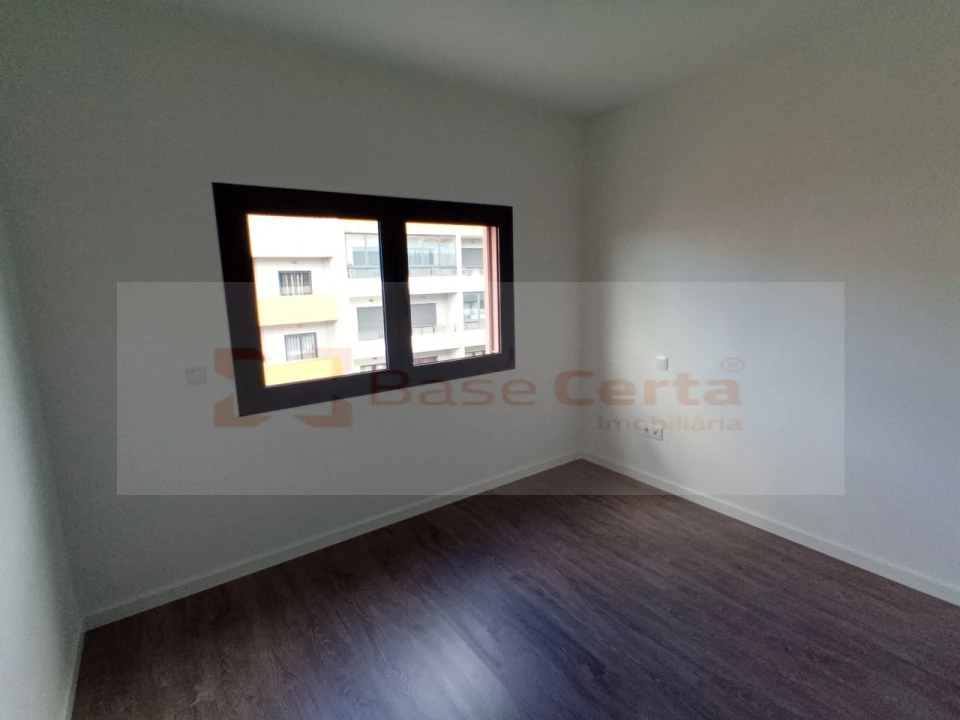 Apartamento T4 para Venda em Corroios Foto 19