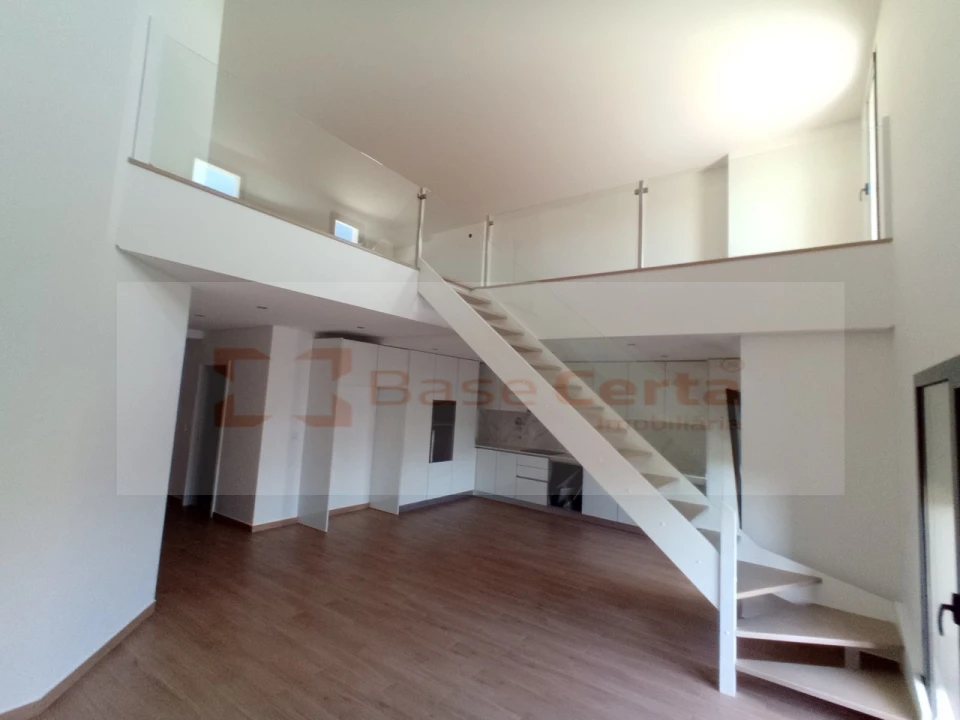 Apartamento T4 para Venda em Corroios Foto 1