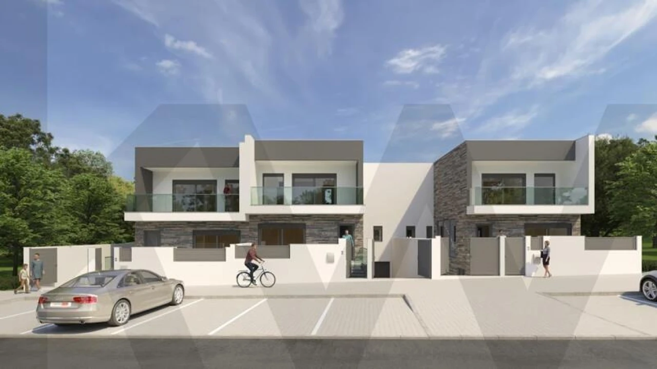 Moradia T4 para Venda em Arranho Foto 1