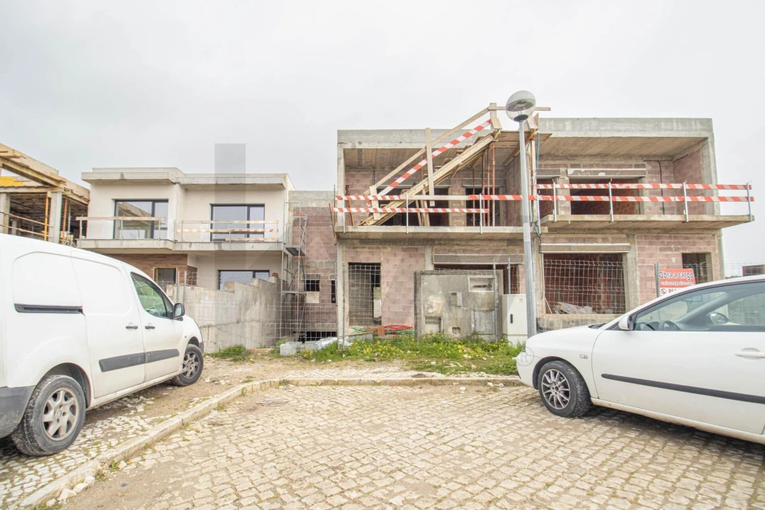 Moradia T4 para Venda em Arranho Foto 33