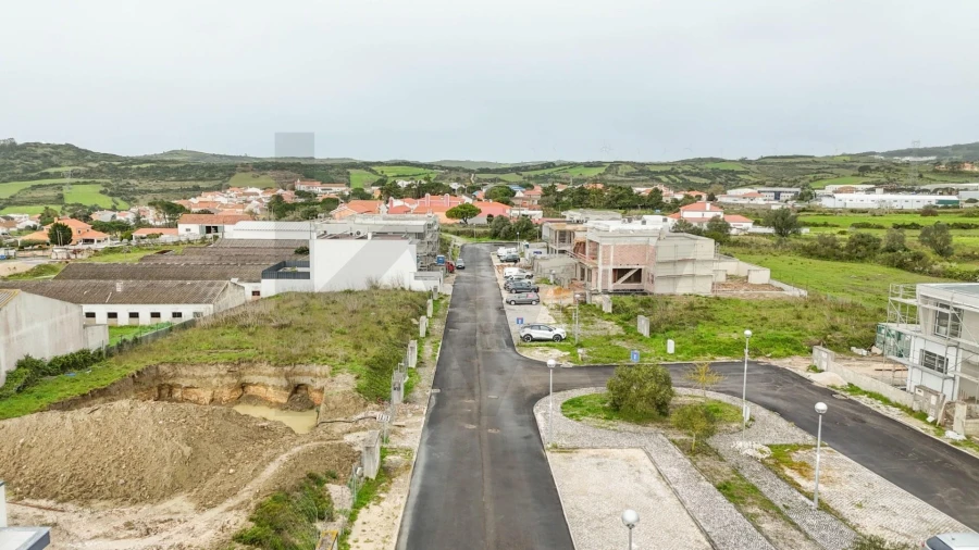 Moradia T4 para Venda em Arranho Foto 31