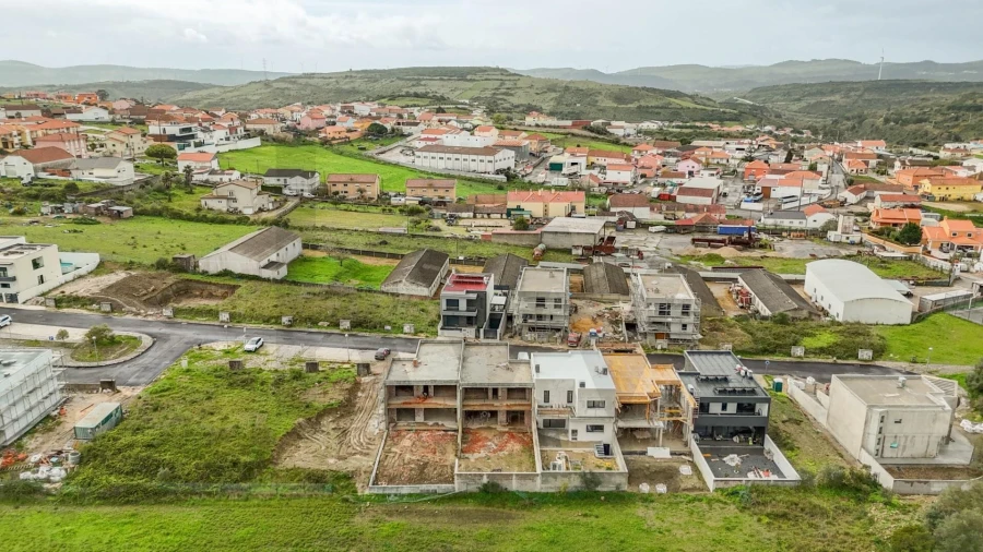 Moradia T4 para Venda em Arranho Foto 28