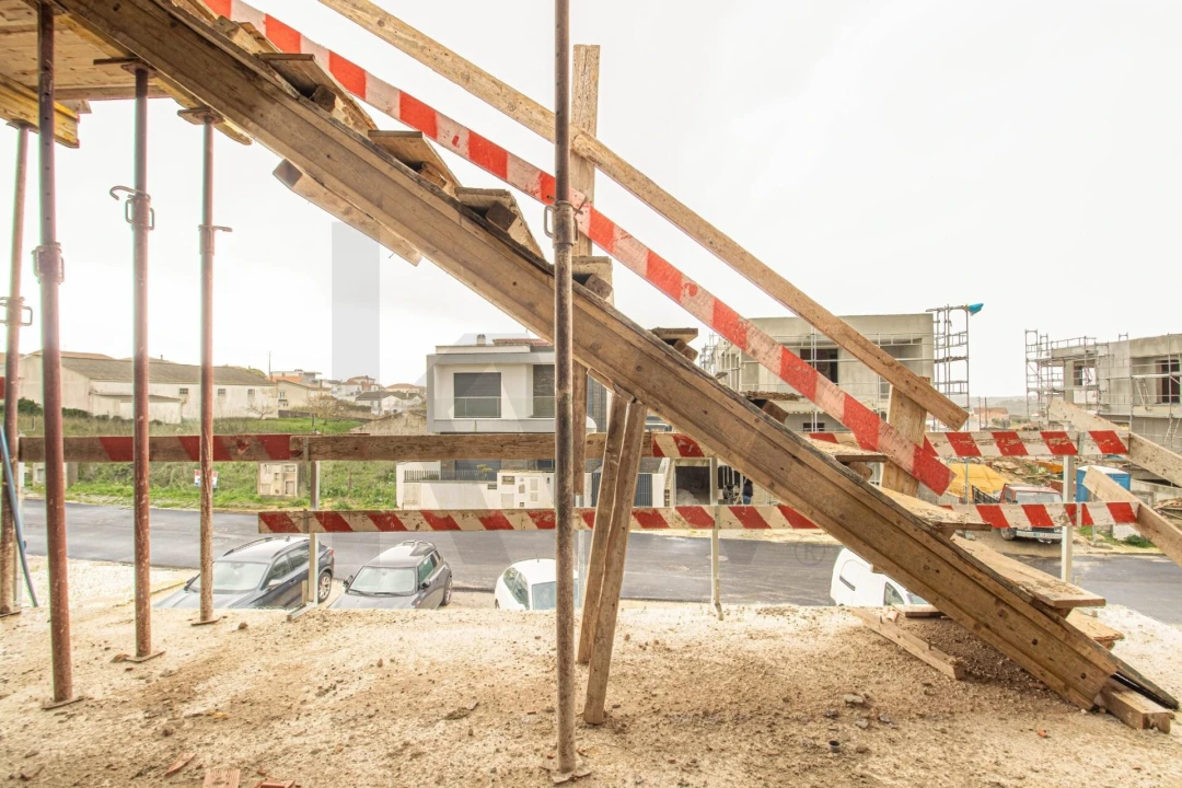 Moradia T4 para Venda em Arranho Foto 9