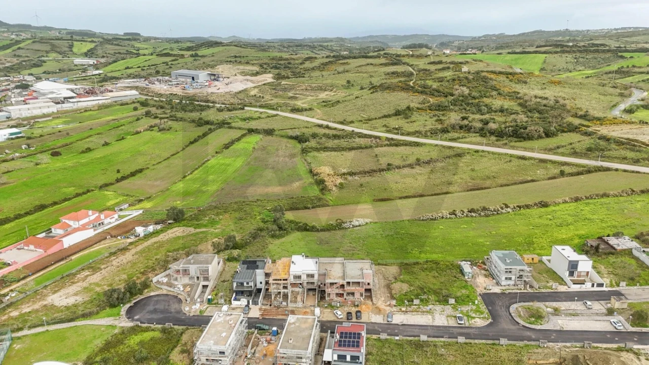 Moradia T4 para Venda em Arranho Foto 30