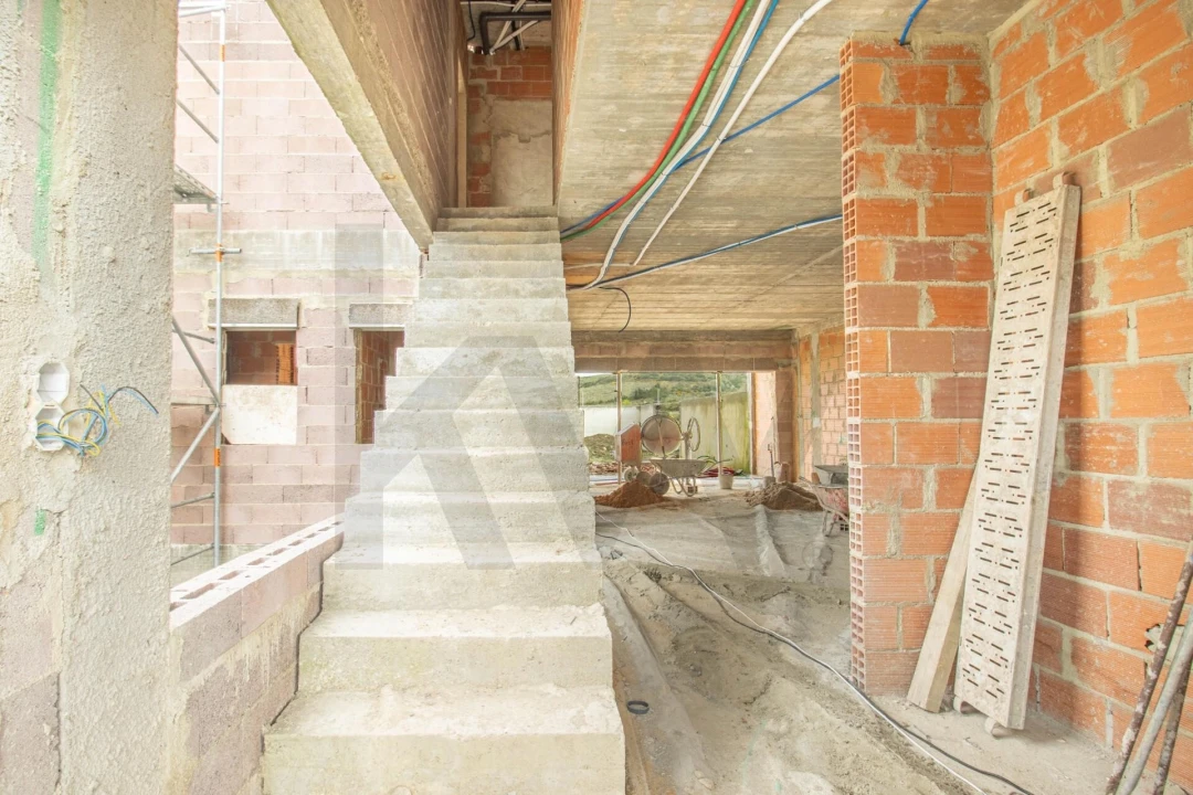 Moradia T4 para Venda em Arranho Foto 13