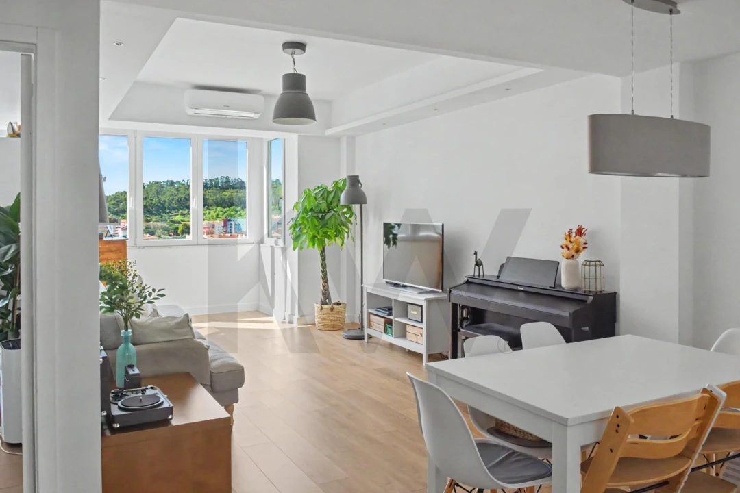 Apartamento T2 para Venda em Carnaxide e Queijas Foto 1