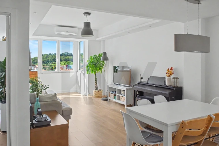 Apartamento T2 para Venda em Carnaxide e Queijas