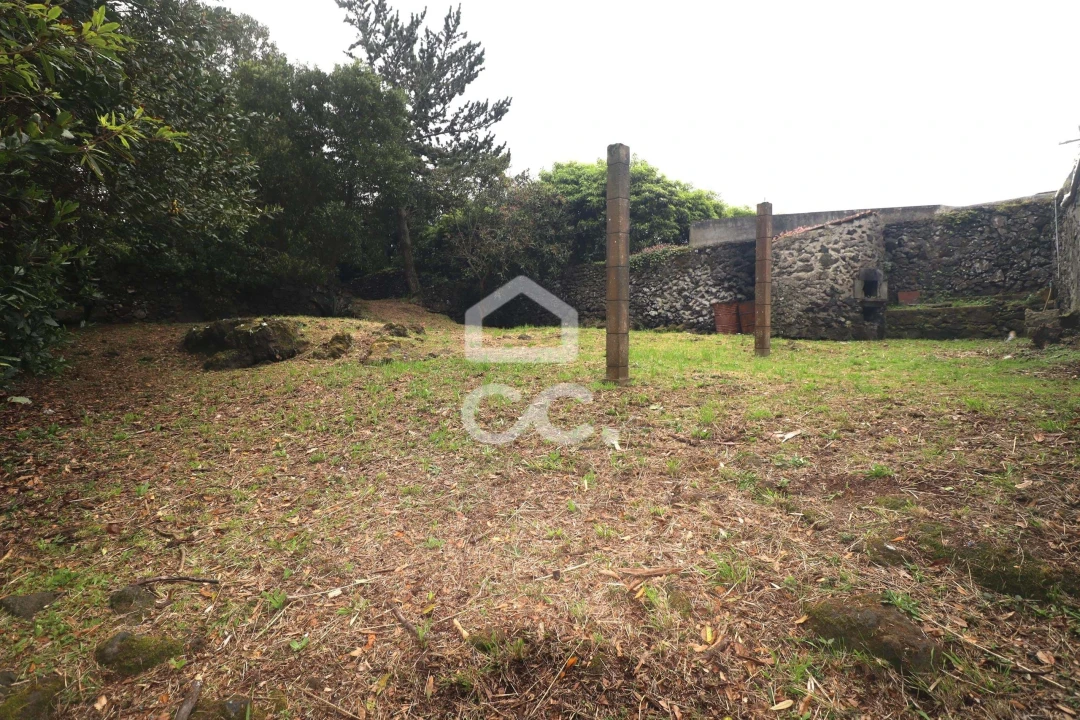 Terreno para Venda em Rabo de Peixe Foto 9