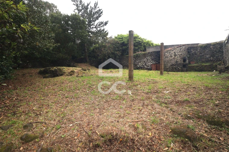 Terreno para Venda em Rabo de Peixe Foto 9