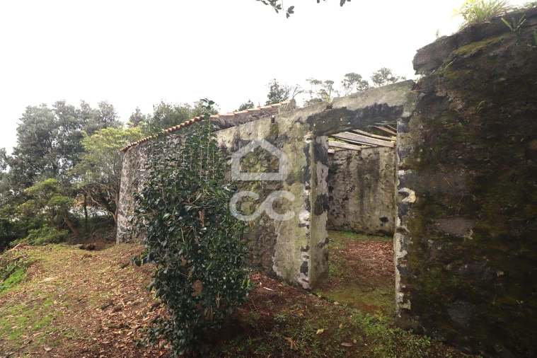 Terreno para Venda em Rabo de Peixe Foto 6