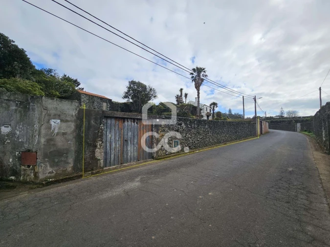 Terreno para Venda em Rabo de Peixe Foto 1