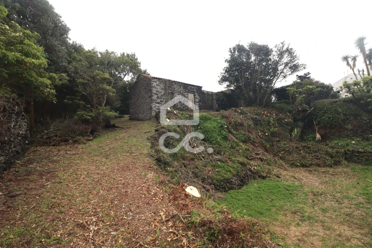 Terreno para Venda em Rabo de Peixe Foto 3
