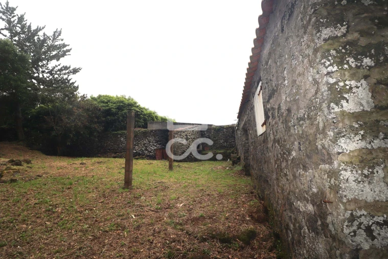 Terreno para Venda em Rabo de Peixe Foto 8