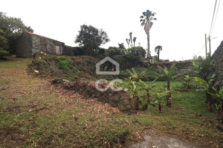 Terreno para Venda em Rabo de Peixe Foto 2