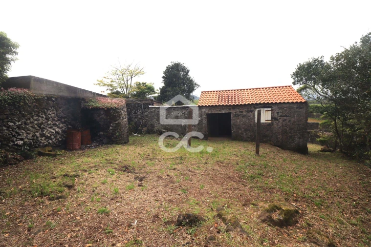 Terreno para Venda em Rabo de Peixe Foto 10