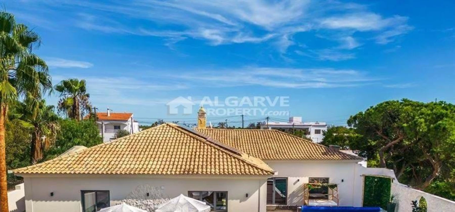 Moradia T6 para Venda em Almancil Foto 12