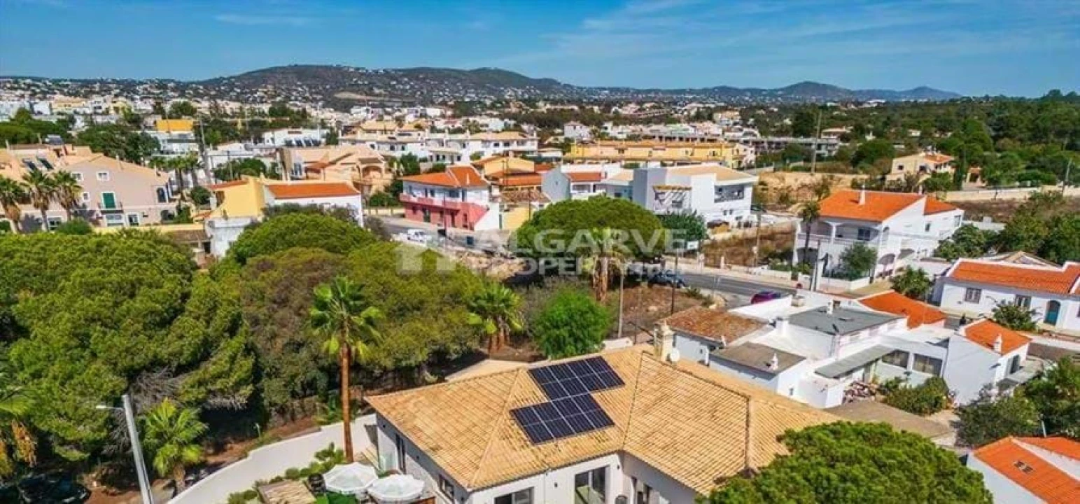 Moradia T6 para Venda em Almancil Foto 41