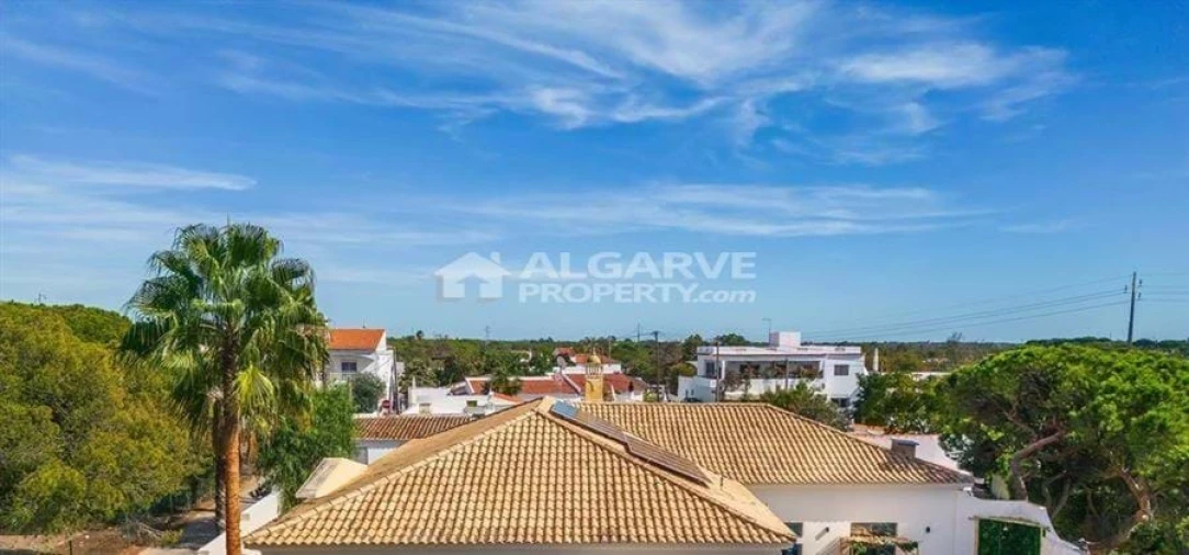 Moradia T6 para Venda em Almancil Foto 38