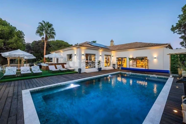 Moradia T6 para Venda em Almancil Foto 8