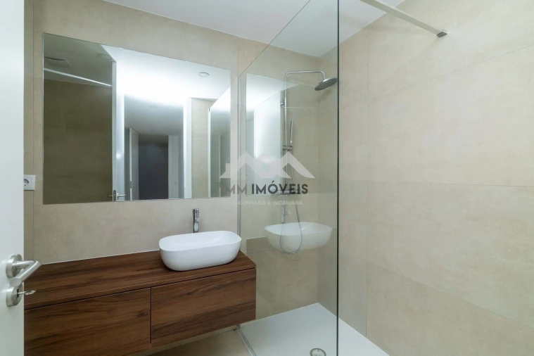 Apartamento T3 para Venda em Lordelo Foto 17