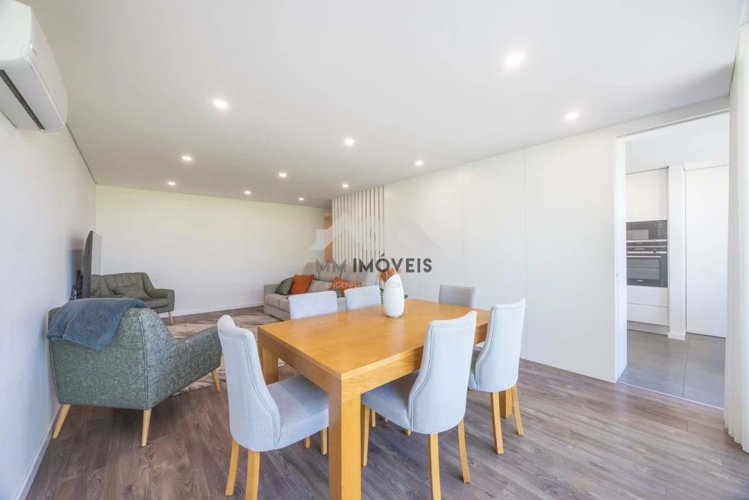 Apartamento T2 para Venda em Moreira Foto 17
