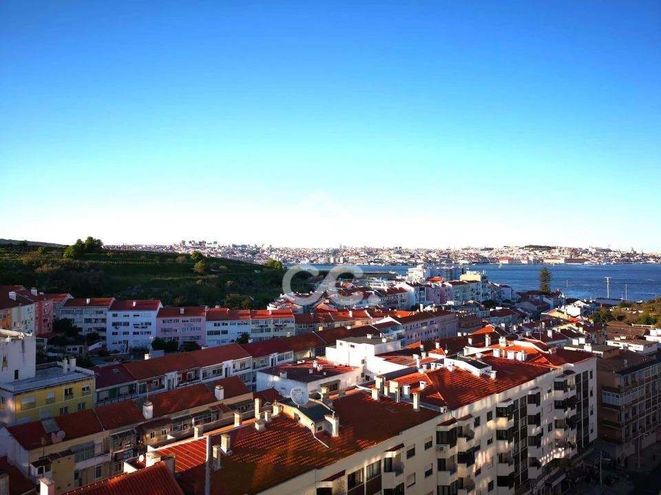 Apartamento T4 para Venda em Almada, Cova da Piedade, Pragal e Cacilhas Foto 33
