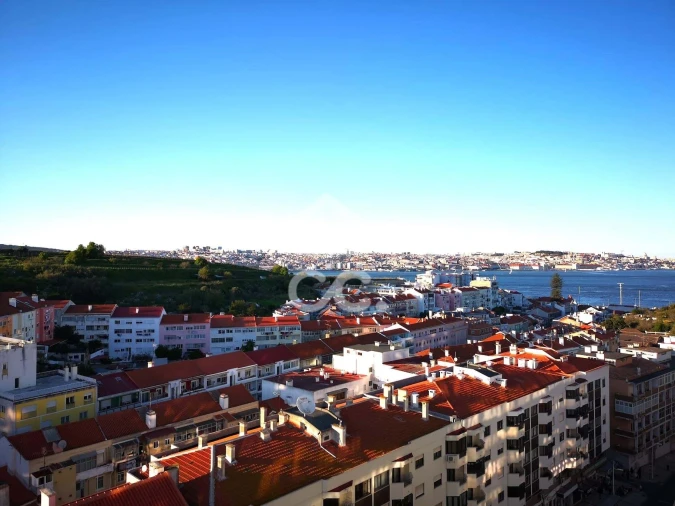 Apartamento T4 para Venda em Almada, Cova da Piedade, Pragal e Cacilhas Foto 2