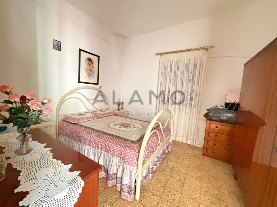 Moradia T4 para Venda em Salir Foto 3